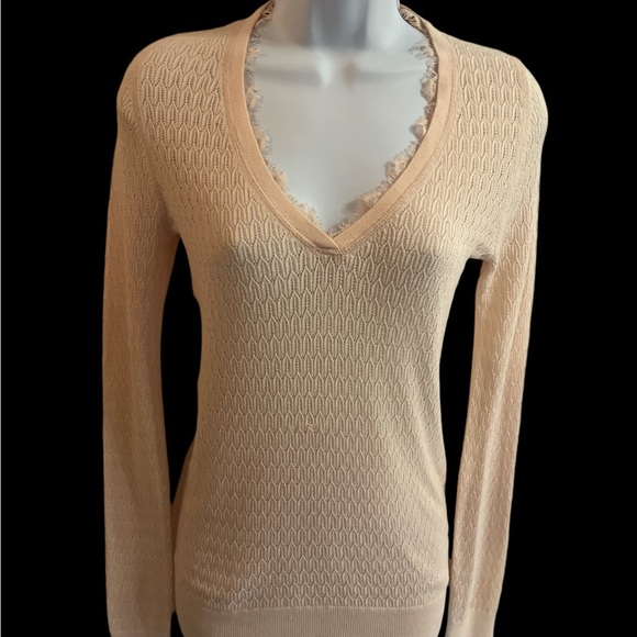 Victoria’s Closet gorgeous pale pink lightweight sweater - Picture 2 of 5